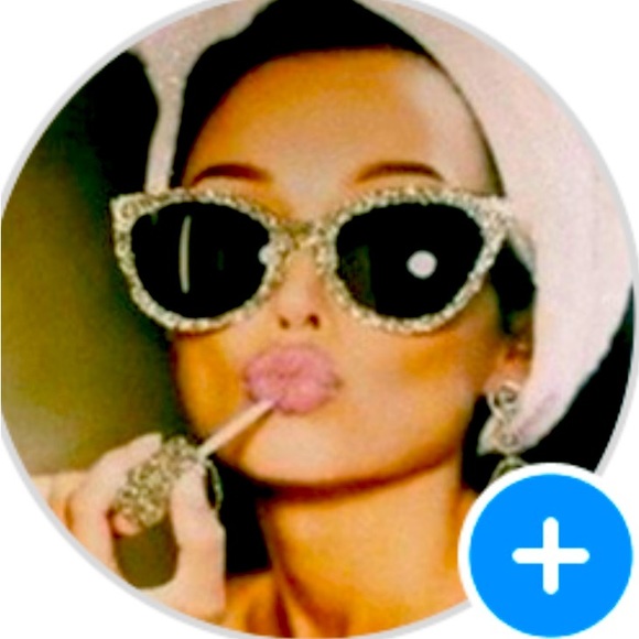 Meet your Posher, Julie - Picture 1 of 1